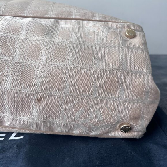 Authentic Chanel Vintage VTG Travel Line Tote in Blush with Dust-bag and Card - Picture 5 of 16